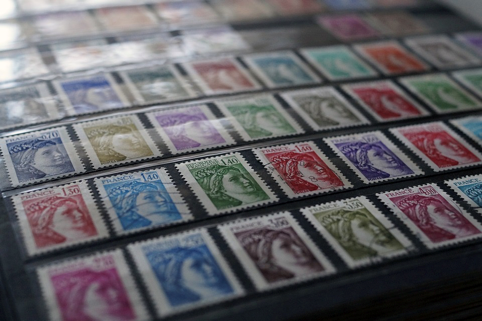 Trois bonnes raisons de vendre sa collection de timbres